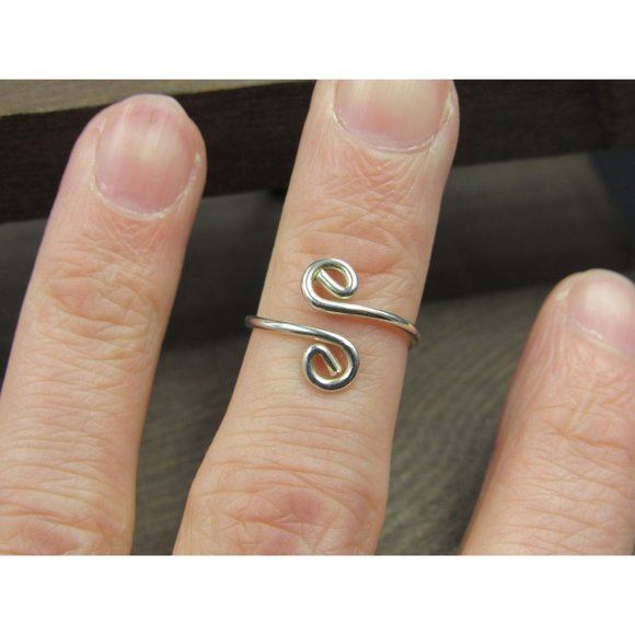 Size 5.25 Sterling Silver Double Swirl Pattern Open Band Ring - Picture 2 of 7